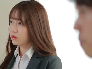 Thanh niên với chiếc đèn thôi miên, biến cô nàng cạnh nhà thành người tình