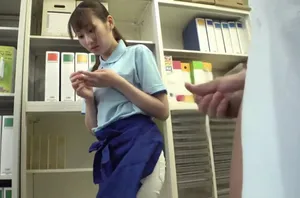 Người má chiều chuộng cậu con trai hết mực, ngay cả khi con bổng dưng “cương cứng”