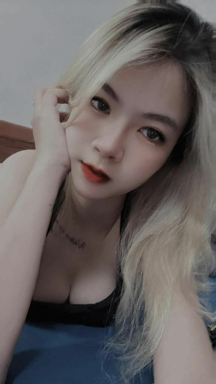 Tôi đã ở lại nhà cô nhân viên nữ đáng yêu, sau khi lỡ chuyến tàu